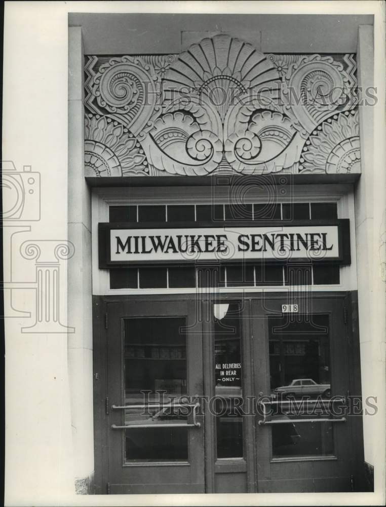 1962 Press Photo Milwaukee Sentinel Building Exterior - mje00099- Historic Images