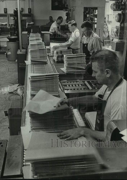 1969 Press Photo Leroy Priebe & other The Milwaukee Journal Mailroom Employees- Historic Images