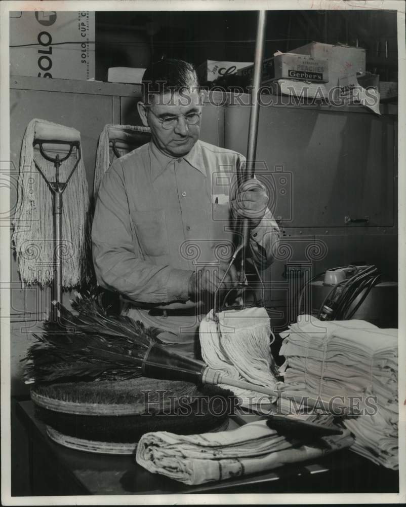 1956 Press Photo Perry Bonar, night foreman at The Milwaukee Journal - mje00185