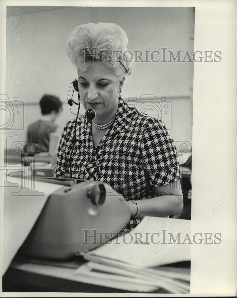 1968 Press Photo Irma Schubert in Milwaukee Journal Classified Service- Historic Images