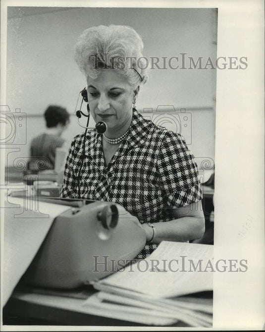 1968 Press Photo Irma Schubert in Milwaukee Journal Classified Service- Historic Images