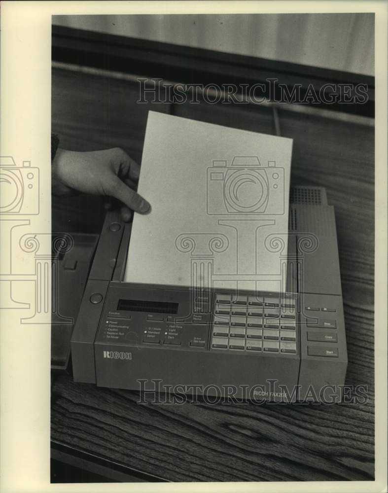 1989 Press Photo Fax Machine in Milwaukee Journal Sentinel in News Department- Historic Images