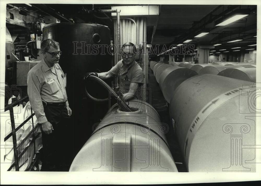 1990 Press Photo The Milwaukee Journal Employee Donald Luettgen &amp; Ray Fitzgerald- Historic Images