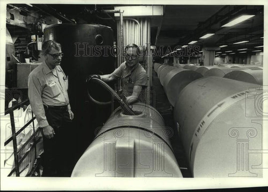 1990 Press Photo The Milwaukee Journal Employee Donald Luettgen & Ray Fitzgerald- Historic Images