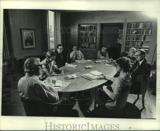 1977 Press Photo Milwaukee Journal Editorial Writers' Conference - mje00604- Historic Images