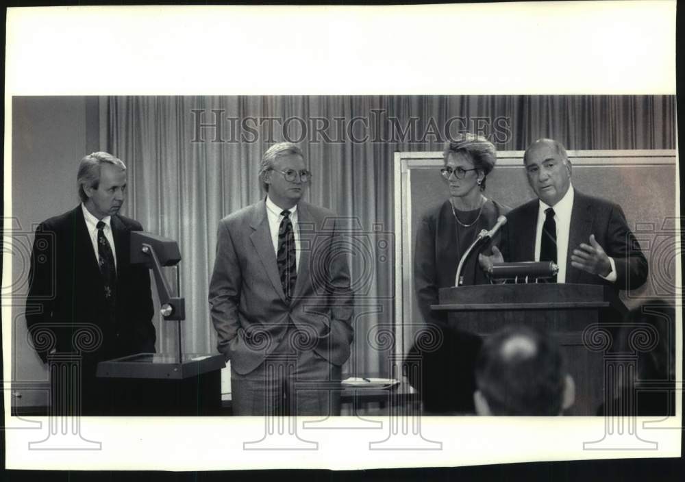 1995 Press Photo Milwaukee Journal Sentinel Merger Press Conference - mje00608- Historic Images