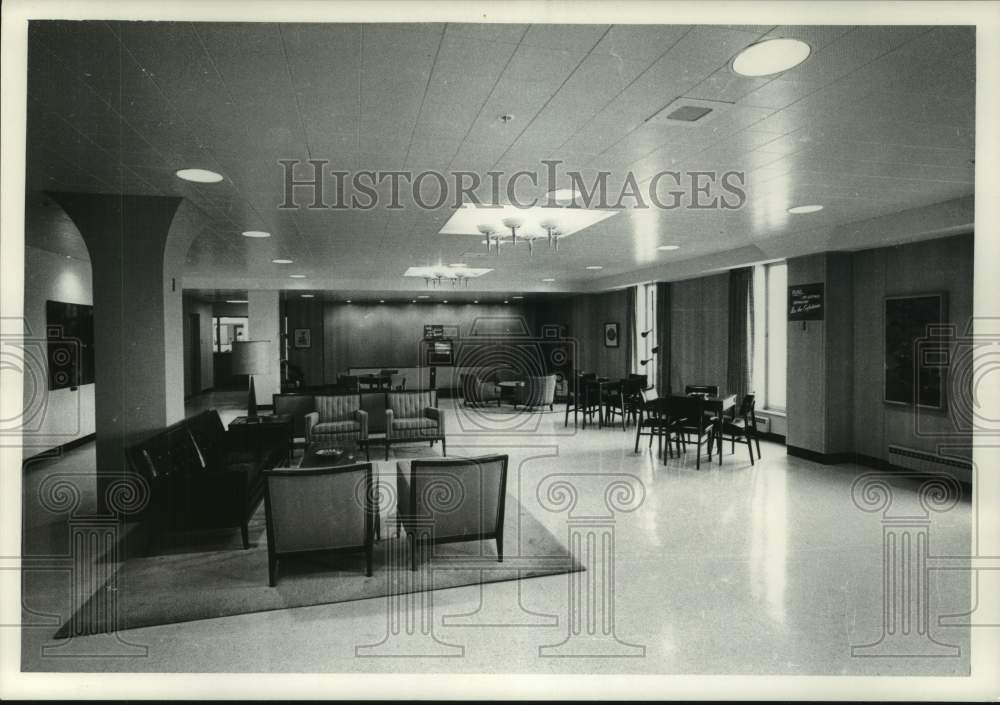 1964 Press Photo The Milwaukee Journal 4th Floor Lounge - mje00614- Historic Images