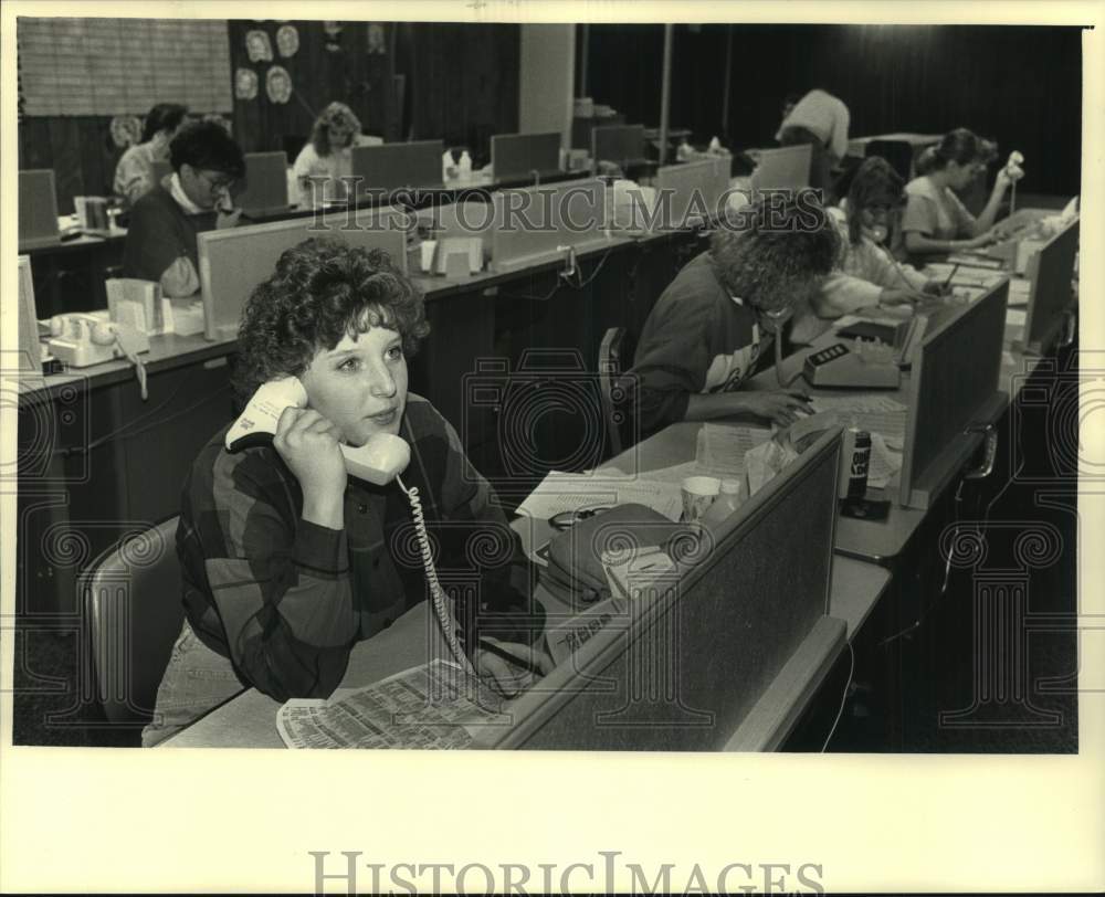 Press Photo Milwaukee Journal Sentinel Telephone Classified Ad Department- Historic Images