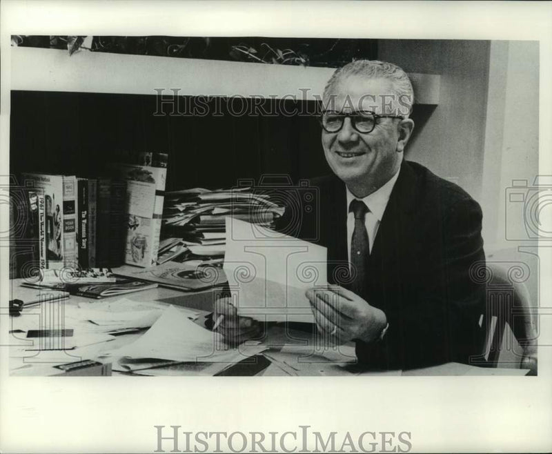 Load image into Gallery viewer, 1972 Press Photo Arville Schaleben, Journal Executive - mje00730
