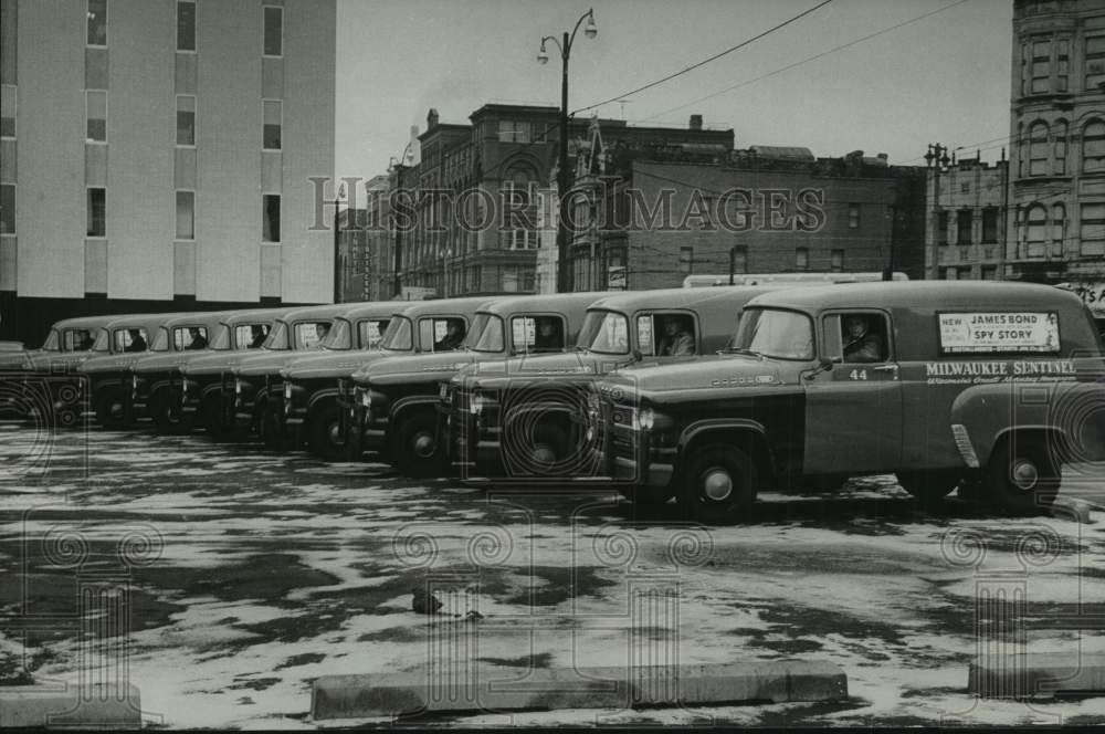 1960 Press Photo Milwaukee Sentinel Newspaper Delivery Trucks - mje00752- Historic Images