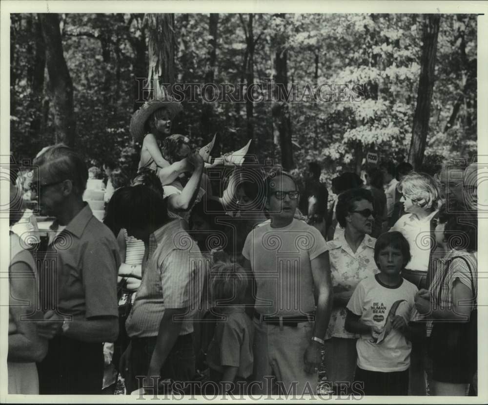 1976 Press Photo The Milwaukee Journal Employee Picnic - mje00763- Historic Images