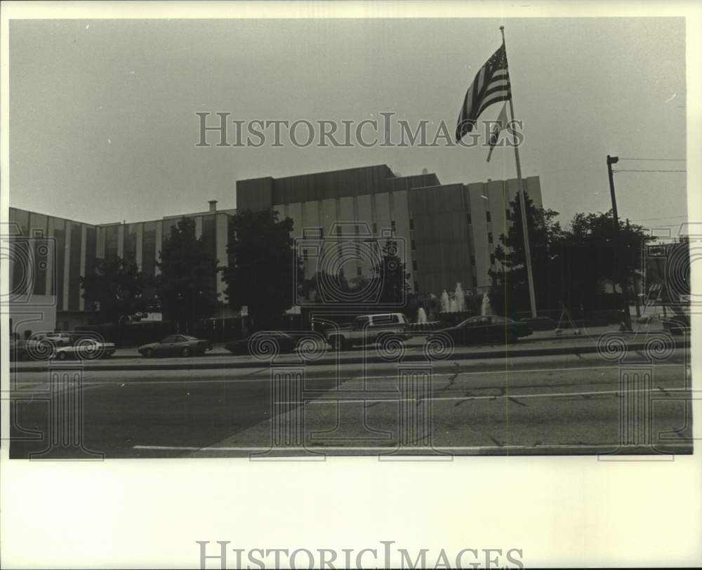 1993 Press Photo Milwaukee Sentinel Building Exterior - mje00776- Historic Images