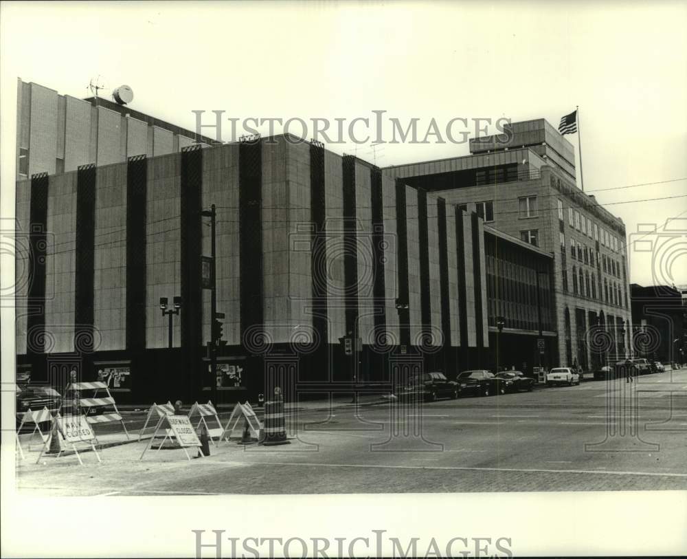 1993 Press Photo Milwaukee Sentinel Building Exterior - mje00777- Historic Images