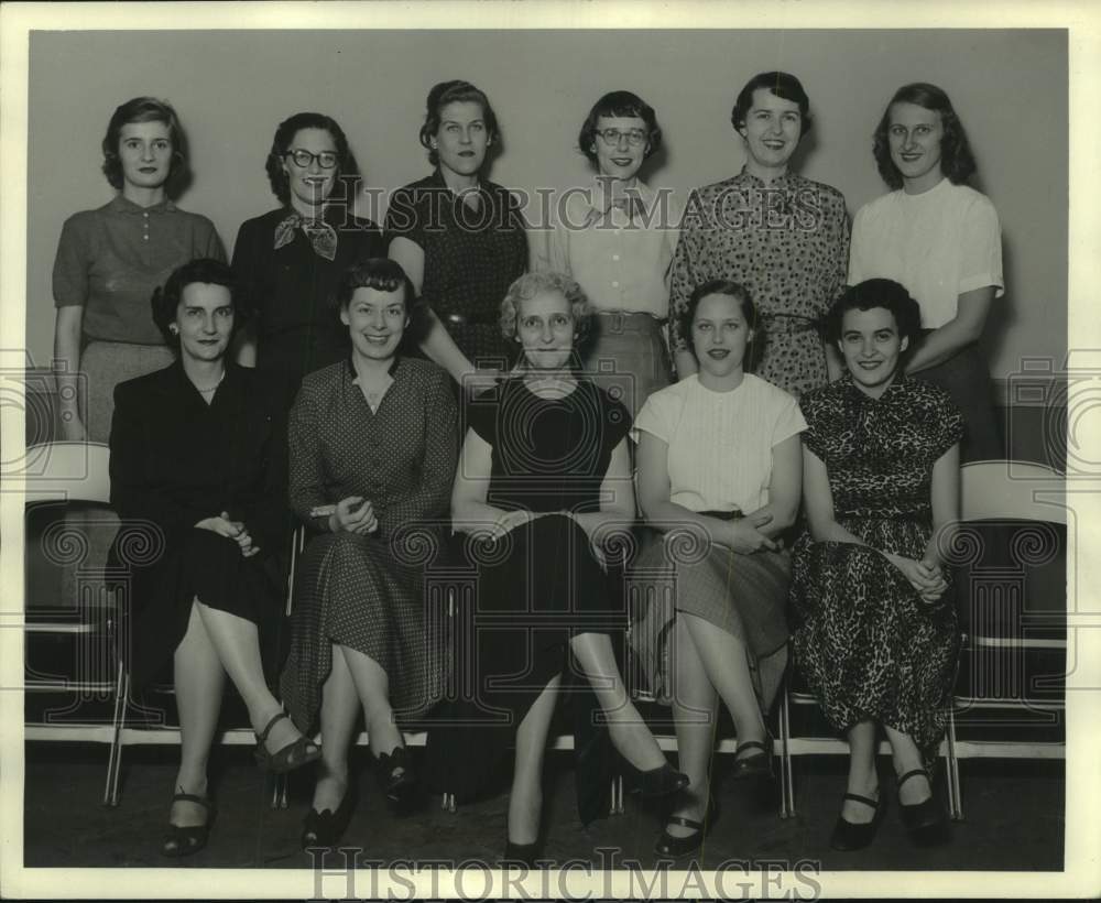 1951 Press Photo The Milwaukee Journal Women&#39;s Department Employees - mje00798- Historic Images