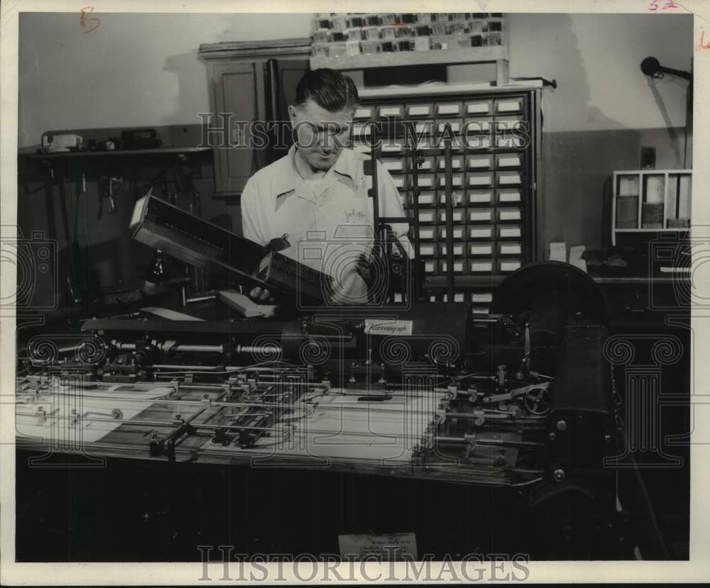 1953 Press Photo John Semrau in Milwaukee Journal Mail Room - mje00842- Historic Images