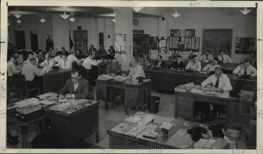 1949 Press Photo Workers in Milwaukee Journal Newspaper's City Circulation, WI