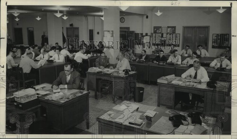 Load image into Gallery viewer, 1949 Press Photo Workers in Milwaukee Journal Newspaper's City Circulation, WI
