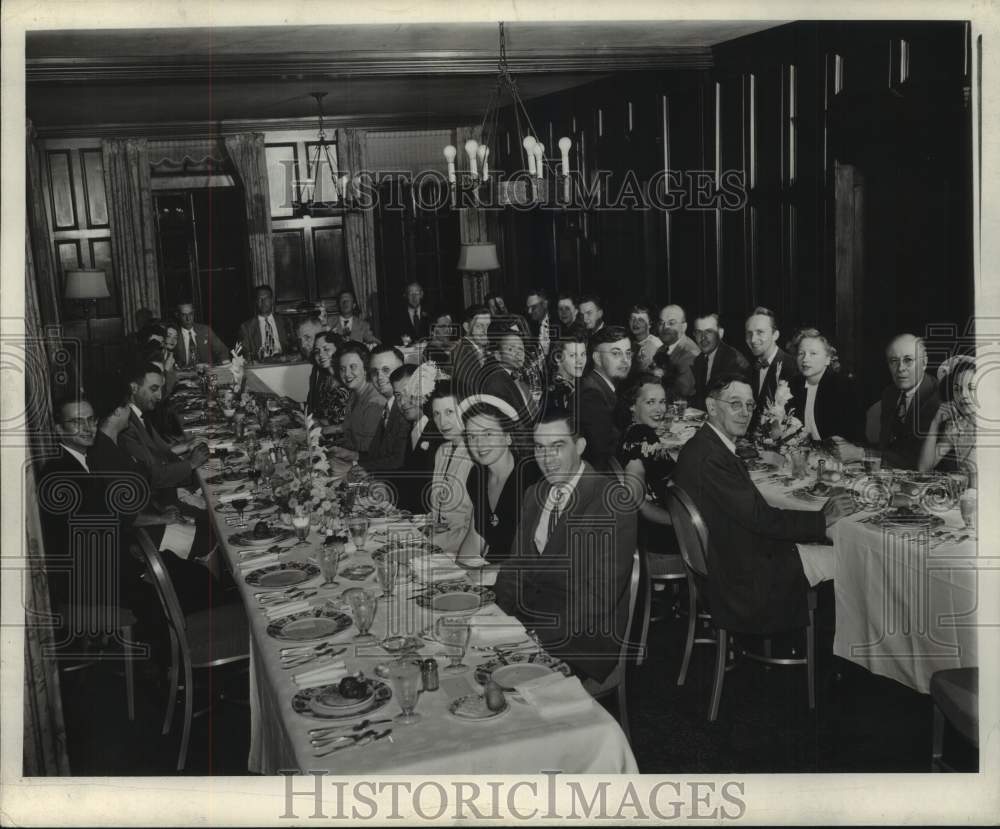 1950 Press Photo Employees sit at tables, Milwaukee Little Journal Dinner Party- Historic Images