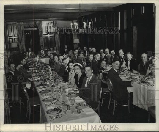 1950 Press Photo Employees sit at tables, Milwaukee Little Journal Dinner Party- Historic Images