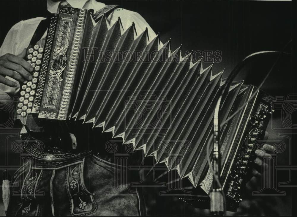 1984 Press Photo Member of the Hacker Family Musicians playing an Accordion, WI- Historic Images