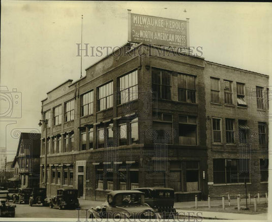 1932 Press Photo Milwaukee Herold Building - mje01216