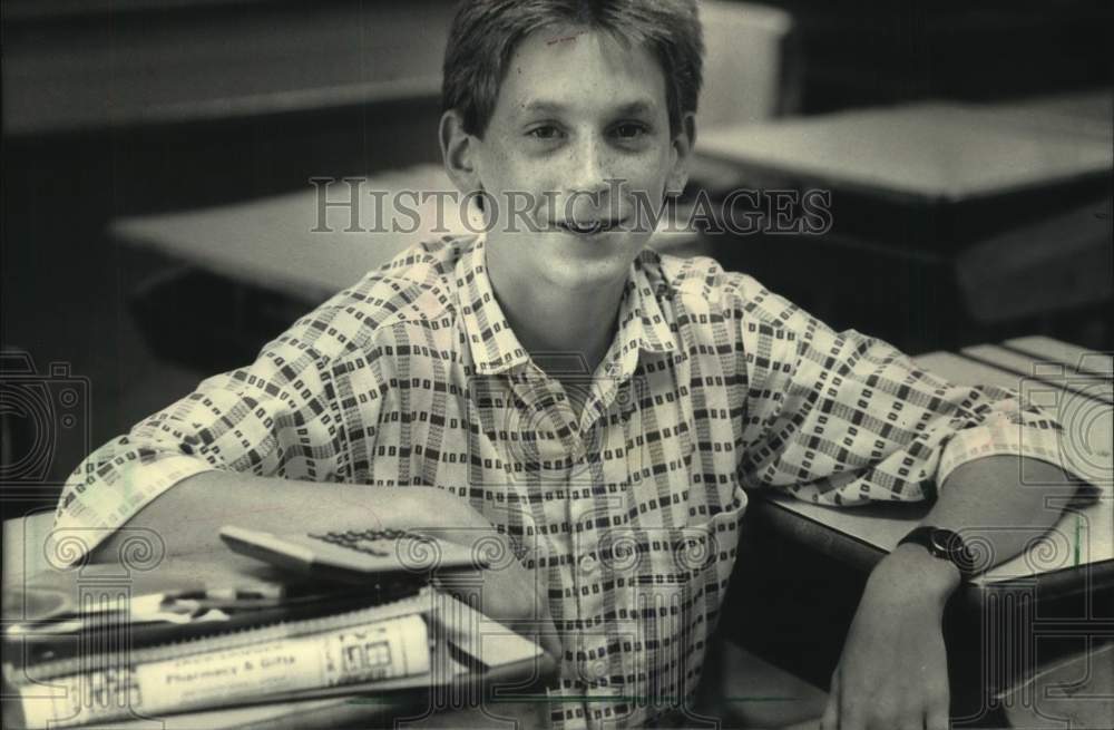 1986 Press Photo Milwaukee Journal Newsboy Marc Plennes - mje01234- Historic Images