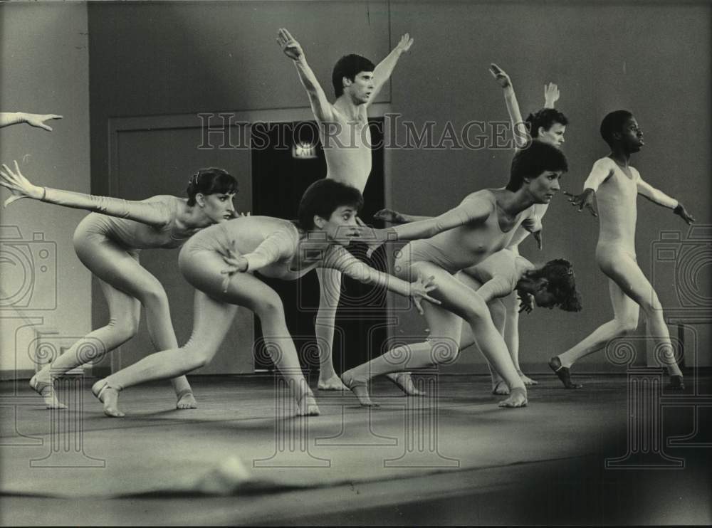 1983 Press Photo Members of the Lynda Martha Dance Company, Rainbow Summer, WI- Historic Images