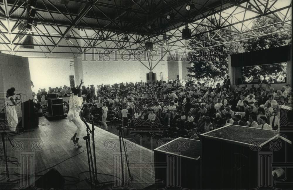 1989 Press Photo Sherry Green performs with Eddie Butts Band, Peck Pavilion, WI- Historic Images