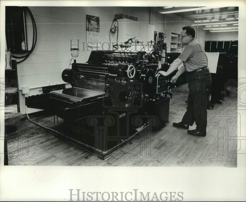 1967 Press Photo Employee with Milwaukee Journal Job Shop Press - mje01296- Historic Images