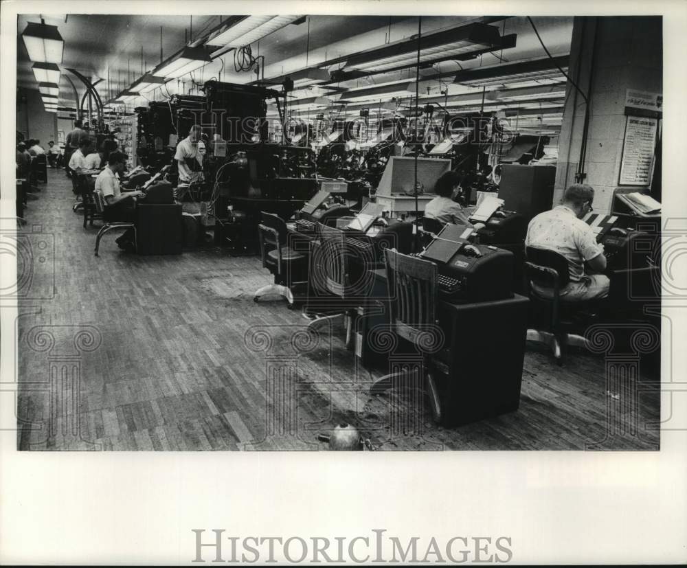 1963 Press Photo Employees in the Milwaukee Journal Composing Department- Historic Images