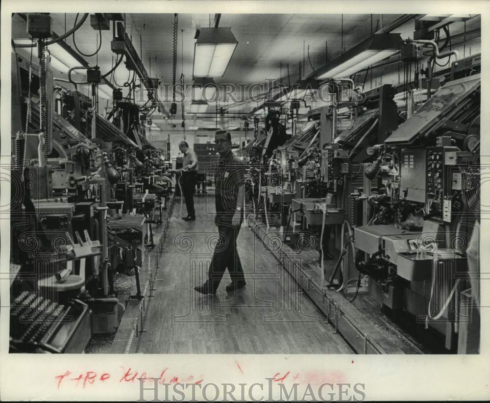 1969 Press Photo Employees in the Milwaukee Journal Composing Department- Historic Images