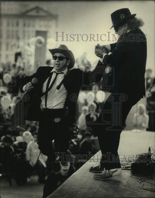 1986 Press Photo Members of Booze Bros. Revue, Snake & Dogwood, Peck Pavilion WI- Historic Images