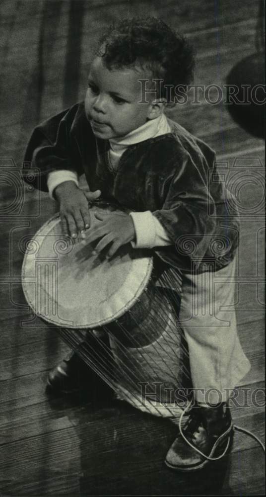 1984 Press Photo Boy plays drums with Yoruba Arts Troupe, Rainbow Summer, WI- Historic Images