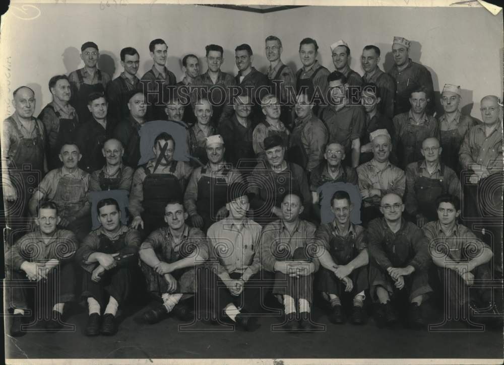 Press Photo Milwaukee Journal press room employees pose together, Wisconsin- Historic Images