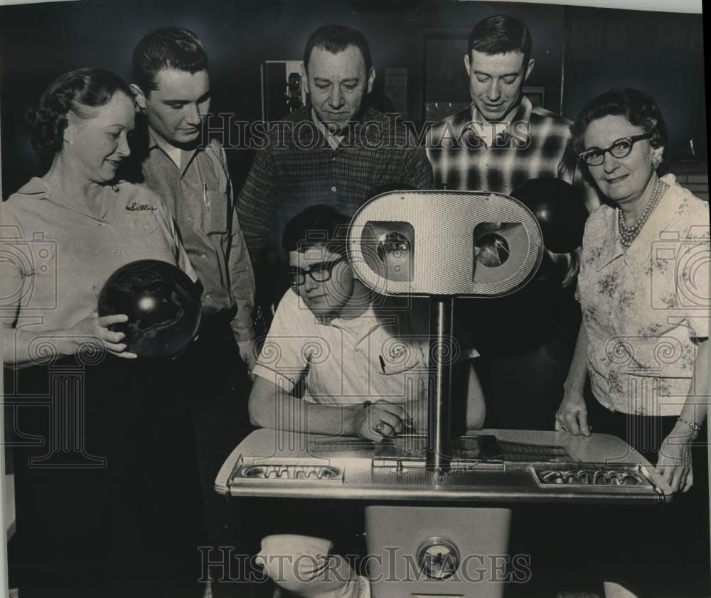 1965 Press Photo AMF-Pepsi Bowl-O-Rama Tournament Contestants - mje01692- Historic Images