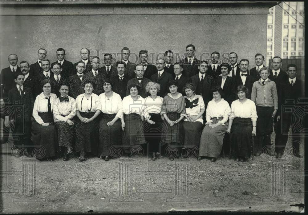 1917 Press Photo Milwaukee Journal Fourth Floor Employees - mje01741- Historic Images