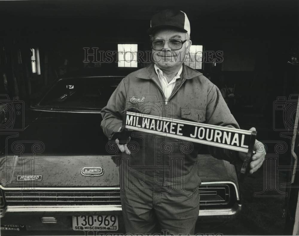 1982 Press Photo Orval Callies of The Milwaukee Journal Circulation Department- Historic Images