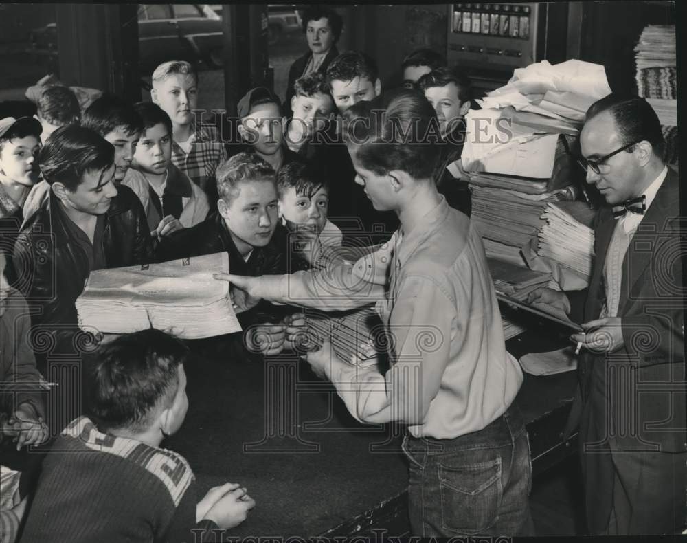 1954 Press Photo The Milwaukee Journal Circulation Department Waukesha Carriers- Historic Images