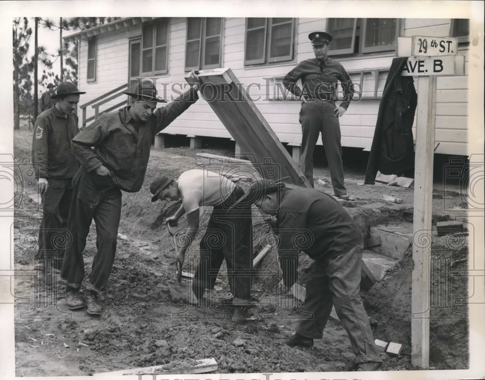 1941 Press Photo Wisconsin guardsmen build footbridge, Camp Shelby, Mississippi