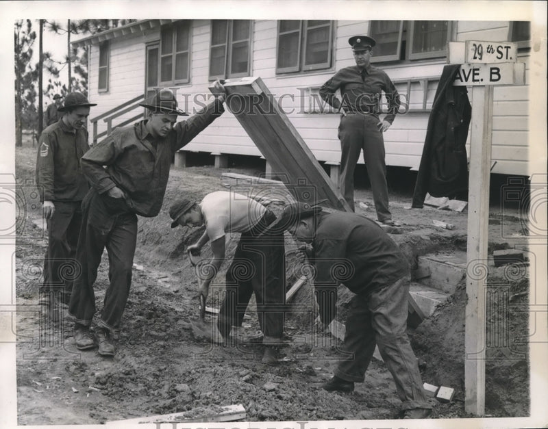 Load image into Gallery viewer, 1941 Press Photo Wisconsin guardsmen build footbridge, Camp Shelby, Mississippi

