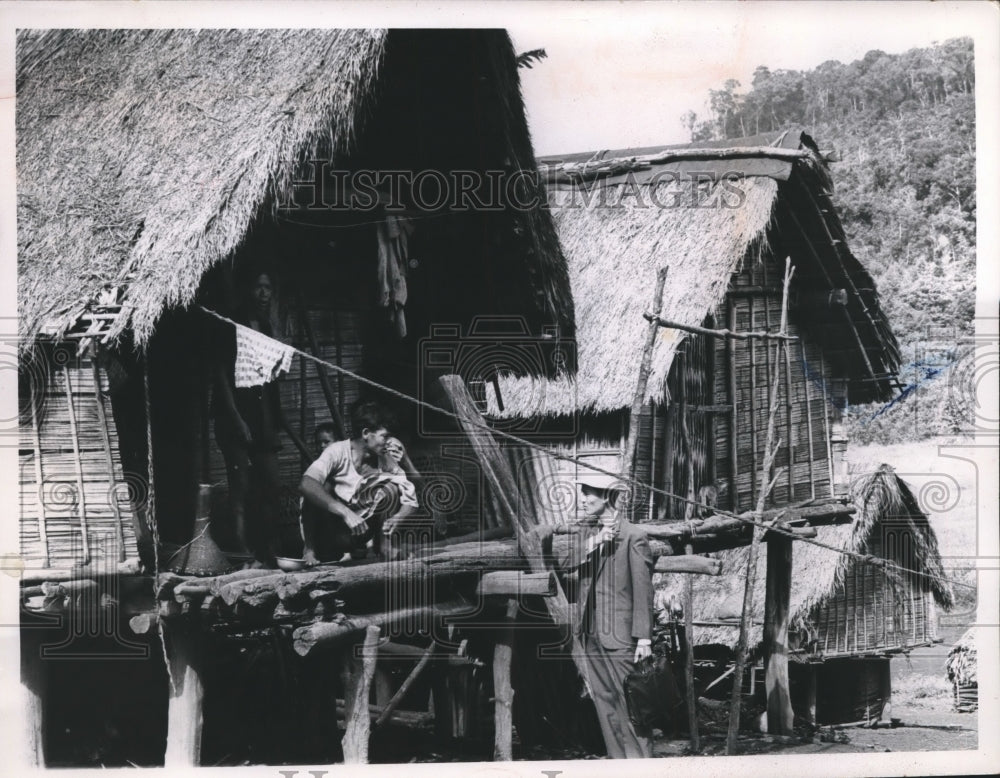 1965 Press Photo Villagers with leprosy, isolated in Dak Rtih, South Vietnam