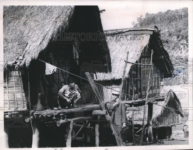Load image into Gallery viewer, 1965 Press Photo Villagers with leprosy, isolated in Dak Rtih, South Vietnam
