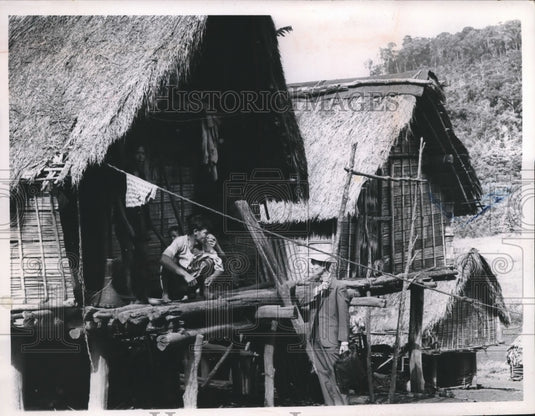 1965 Press Photo Villagers with leprosy, isolated in Dak Rtih, South Vietnam