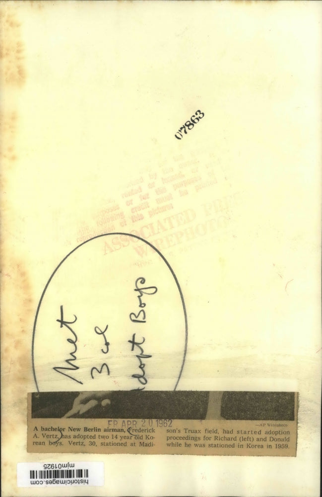 1962 Press Photo New Berlin airman, with his adopted Korean boys, Wisconsin