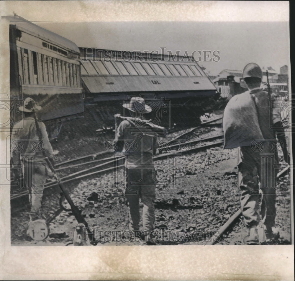 1961 Press Photo Derailed Train Is Examined By Katangan Troops In Elisabethville- Historic Images