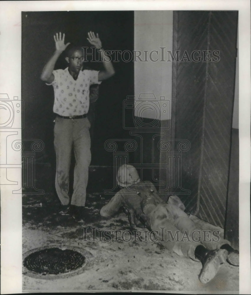 1965 Press Photo Rebel, his hands up, captured by American troops, Santo Domingo