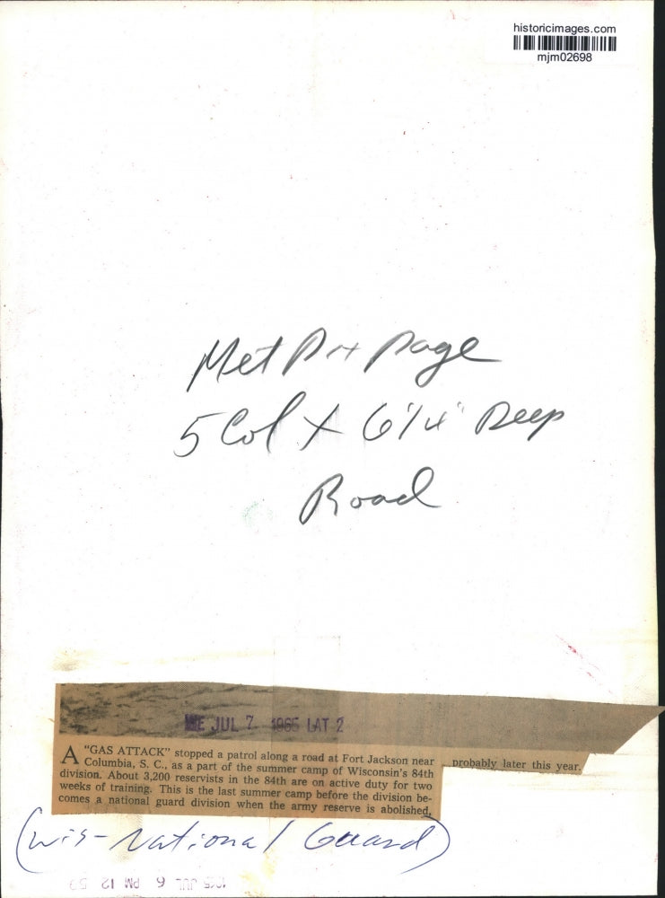 1965 Press Photo Patrol stopped by gas attack near Fort Jackson, South Carolina