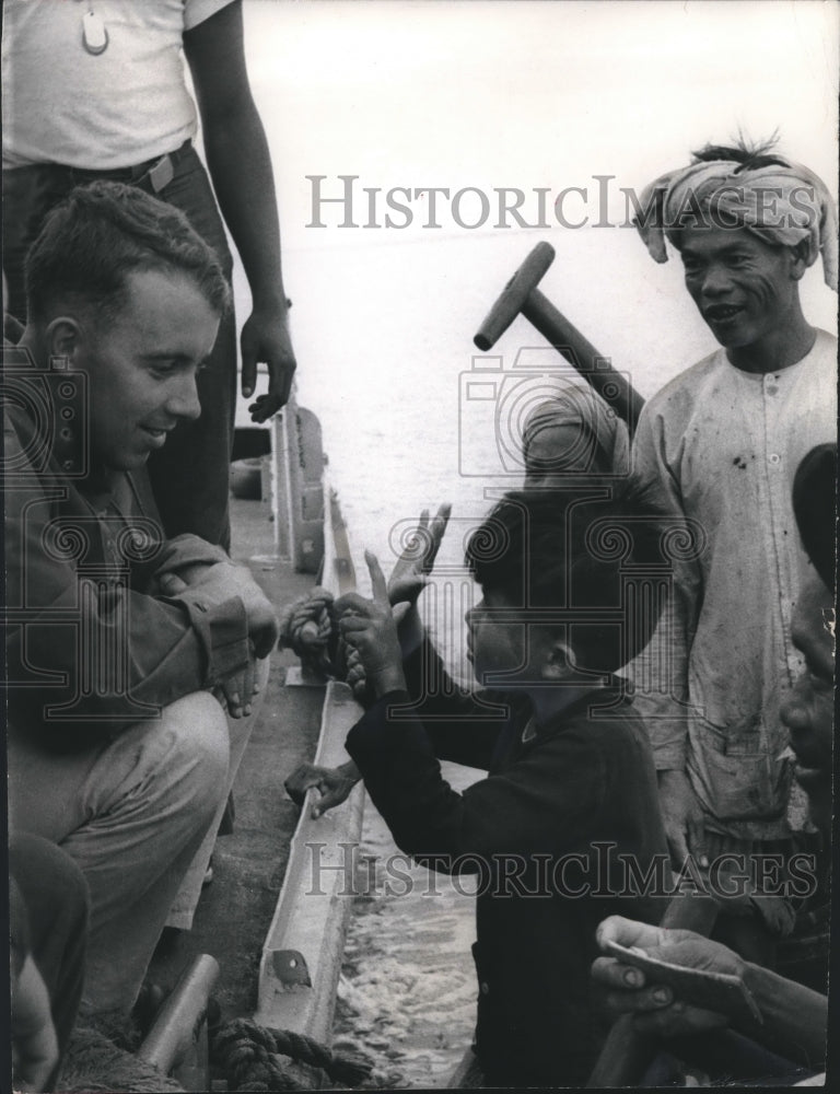 1966 Press Photo Vietnam War - Soldier with Vietnamese Boy- Historic Images