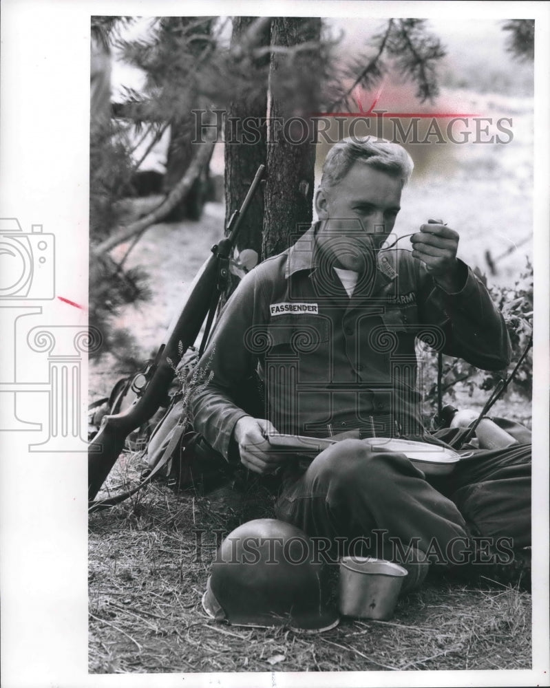 1961 Press Photo Private takes break during training at Camp McCoy, Wisconsin
