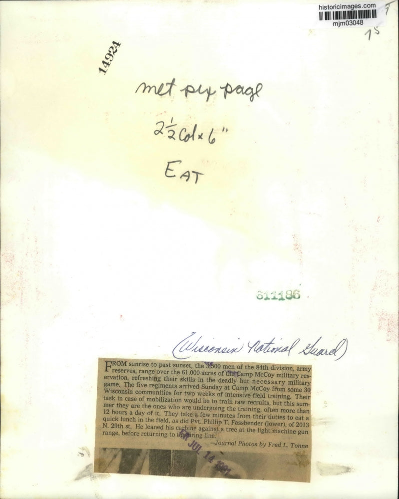 1961 Press Photo Private takes break during training at Camp McCoy, Wisconsin